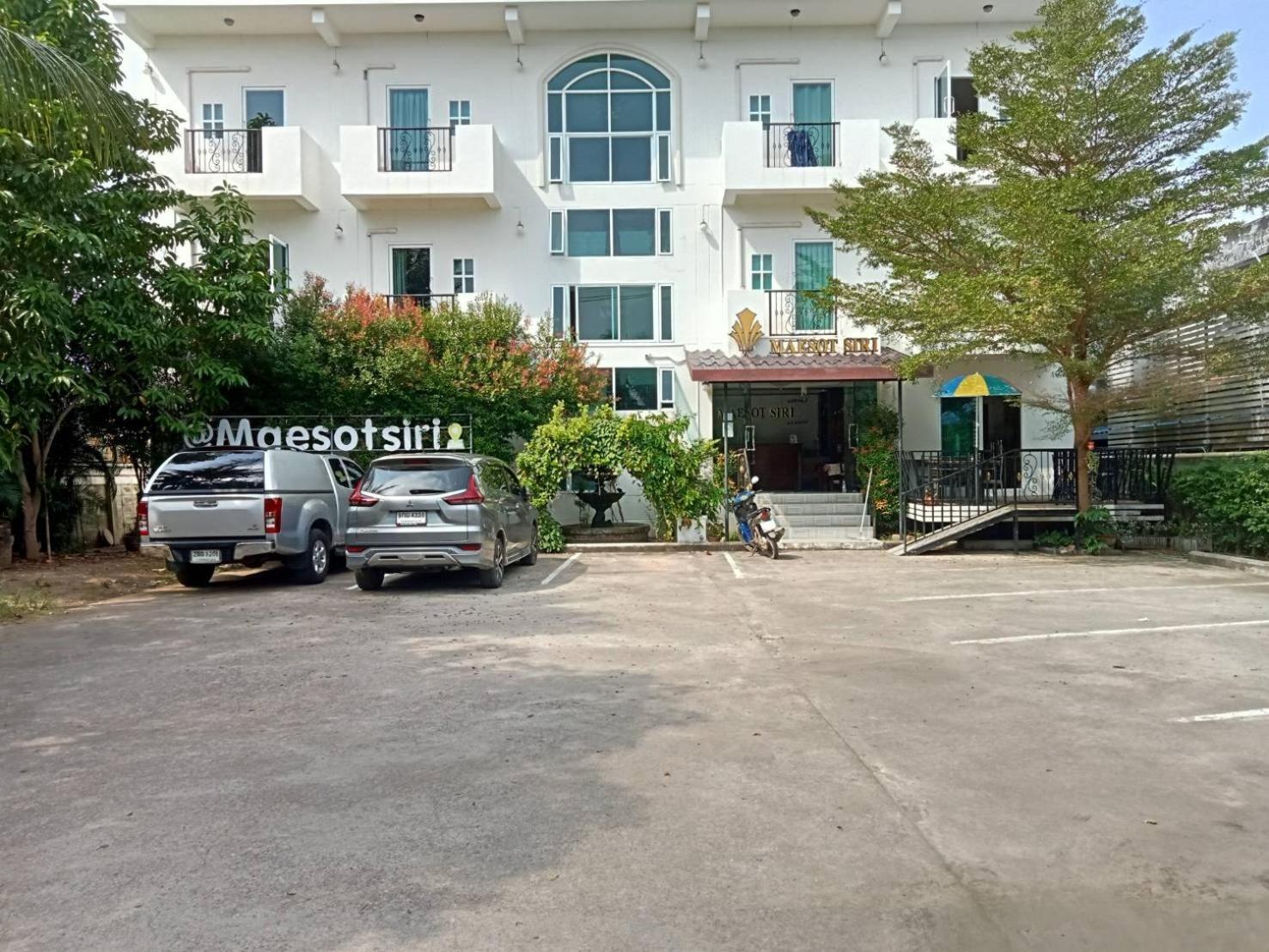 Maesot Siri Hotel Mae Sot Bagian luar foto