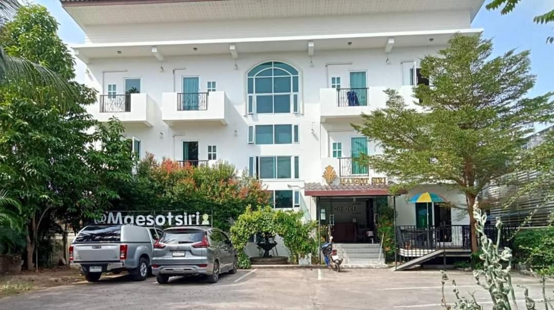 Maesot Siri Hotel Mae Sot Bagian luar foto