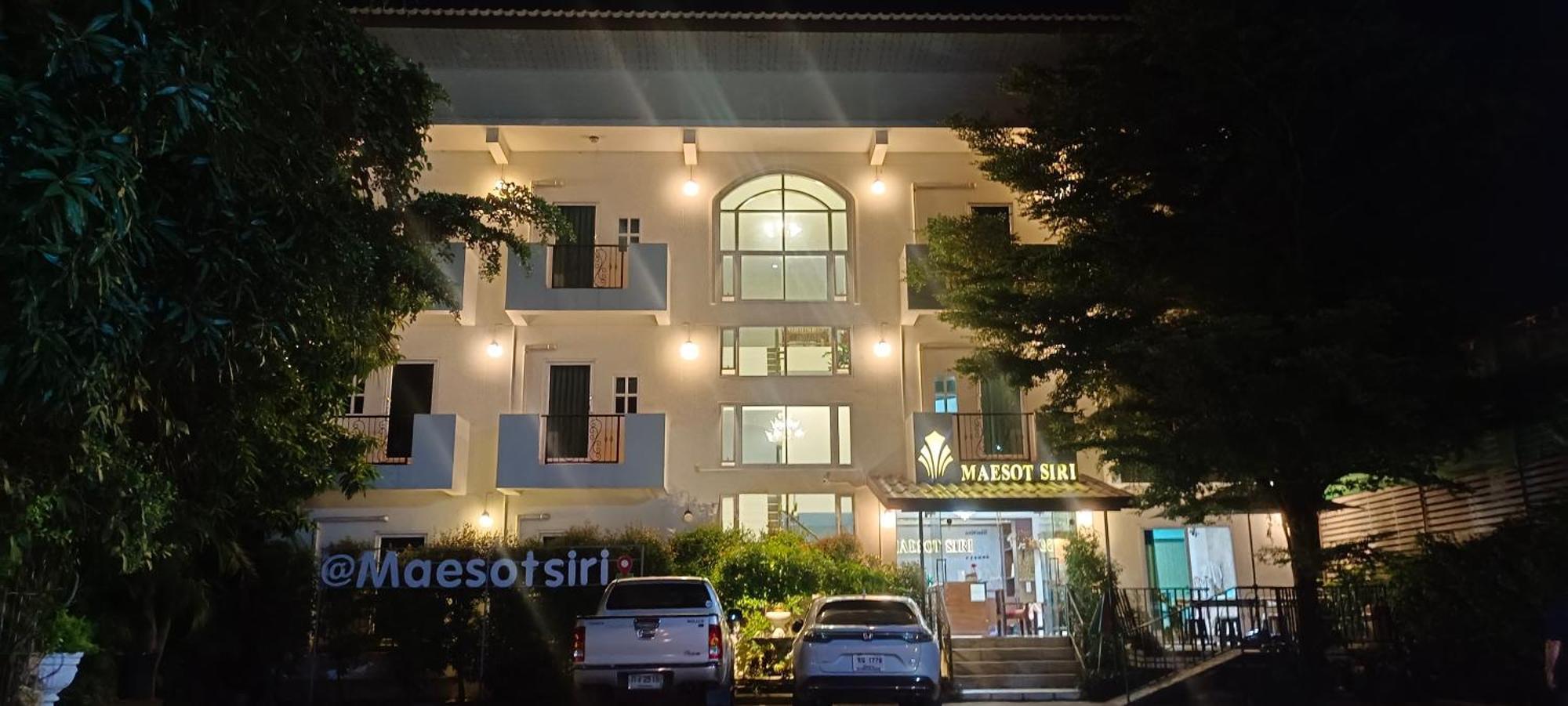 Maesot Siri Hotel Mae Sot Bagian luar foto