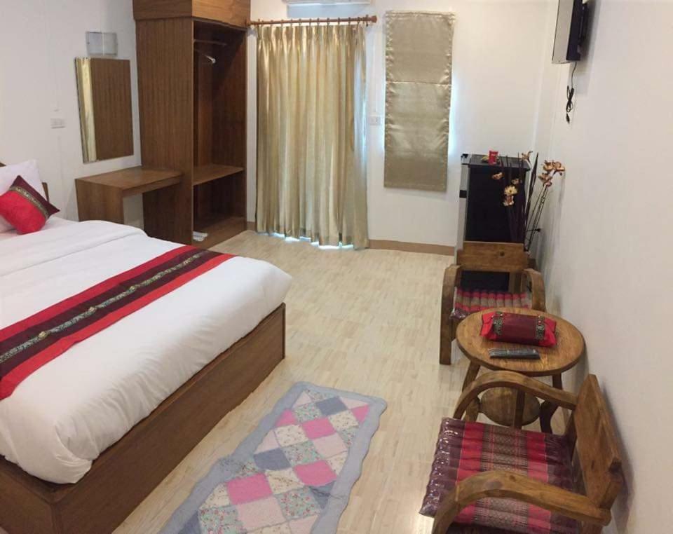 Maesot Siri Hotel Mae Sot Bagian luar foto